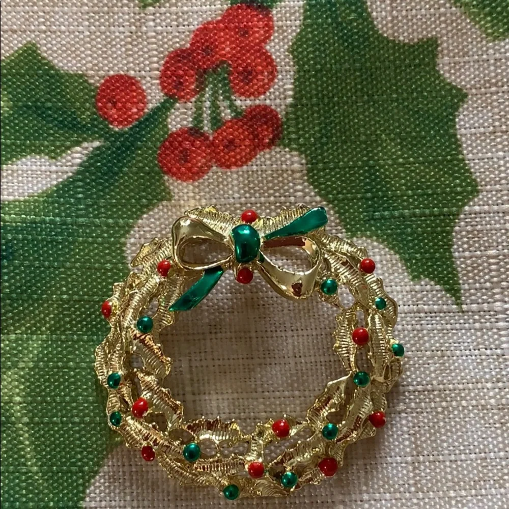 Gerry’s Christmas Wreath Pin/Brooch VTG Gold Tone Red Green Enamel Bow Holiday